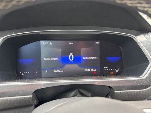 Used 2022 Volkswagen Tiguan SE AWD/4WD image 30