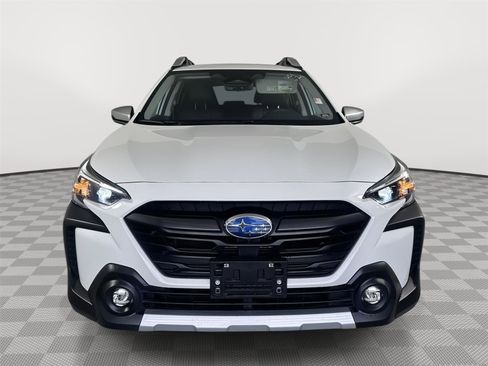 Used 2024 Subaru Outback Touring AWD/4WD image 2