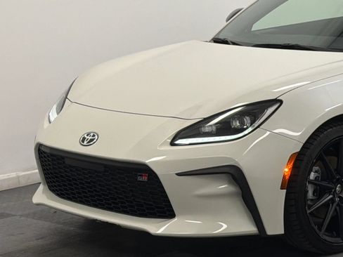 Used 2025 Toyota GR86 Premium RWD image 2