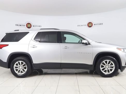 Used 2018 Chevrolet Traverse LT FWD image 2