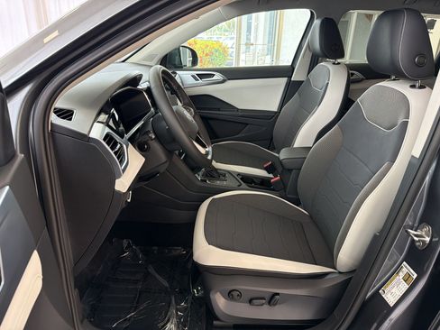 New 2026 Volkswagen Taos SE FWD image 5