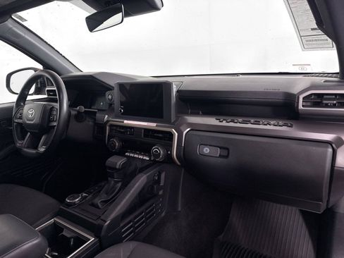 Certified 2025 Toyota Tacoma SR5 AWD/4WD image 39