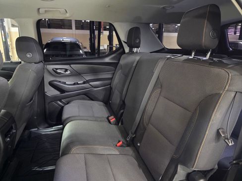 Used 2018 Chevrolet Traverse LT FWD image 12