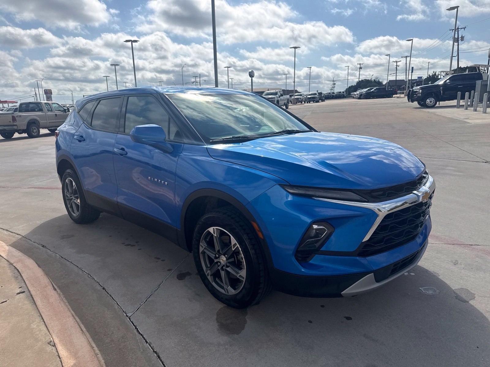 Used 2025 Chevrolet Blazer LT AWD/4WD image 3