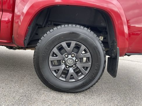 Used 2021 Toyota Tacoma SR5 AWD/4WD image 10