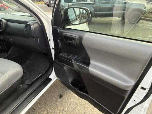 Used 2019 Toyota Tacoma SR w/ SR Convenience Package image 18