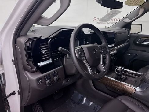 Used 2025 Chevrolet Silverado 1500 LT Trail Boss w/ Convenience Package II AWD/4WD image 10