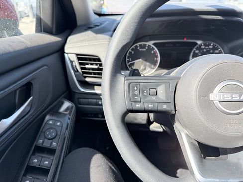 Used 2024 Nissan Rogue SV FWD image 7