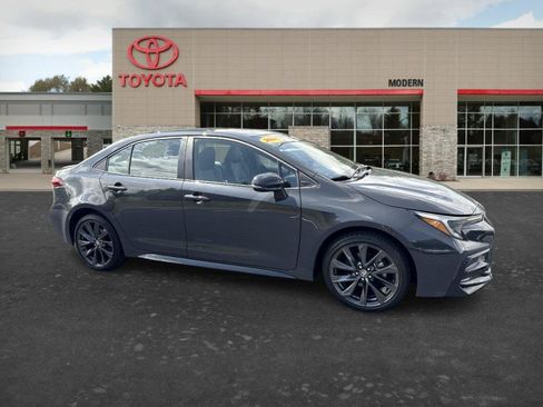 Certified 2025 Toyota Corolla XSE FWD image 1