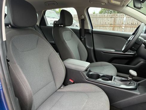 Used 2025 Kia K4 FWD image 33