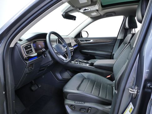 Used 2024 Volkswagen Atlas SEL AWD/4WD image 18