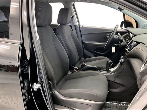 Used 2020 Chevrolet Trax LS FWD image 7
