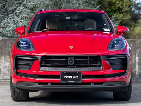 Certified 2026 Porsche Macan AWD/4WD image 8