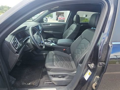 Used 2024 Volkswagen Atlas Cross Sport SE AWD/4WD image 7