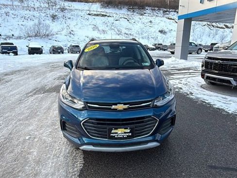 Used 2020 Chevrolet Trax LT w/ LT Convenience Package image 9