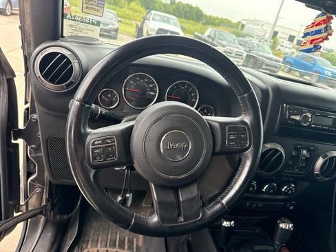Used 2017 Jeep Wrangler Unlimited Sport w/ Quick Order Package 24S AWD/4WD image 11
