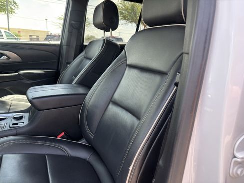 Used 2023 Chevrolet Traverse Premier w/ Redline Edition FWD image 11