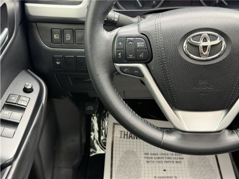 Used 2017 Toyota Highlander SE FWD image 43
