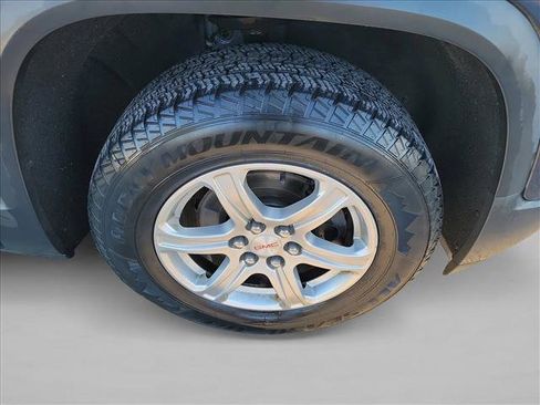 Used 2018 GMC Acadia SLE image 10