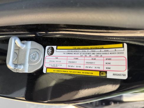 Used 2021 Chrysler Pacifica Touring-L w/ Uconnect Theater Family Group FWD image 25