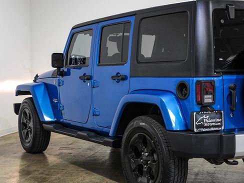 Used 2015 Jeep Wrangler Unlimited Sahara w/ Connectivity Group AWD/4WD image 12