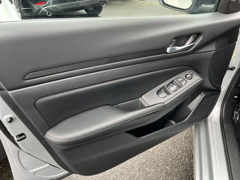 Used 2024 Nissan Altima 2.5 SV image 20