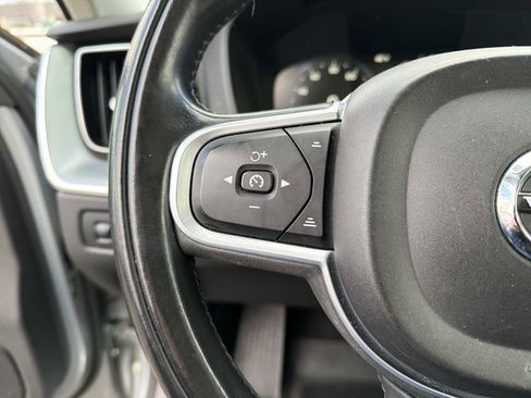 Used 2018 Volvo XC60 T5 Momentum w/ Advanced Package image 25
