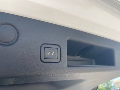 Used 2019 Chevrolet Equinox LT FWD image 37