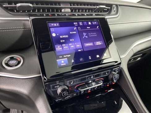 New 2025 Jeep Grand Cherokee Altitude image 27