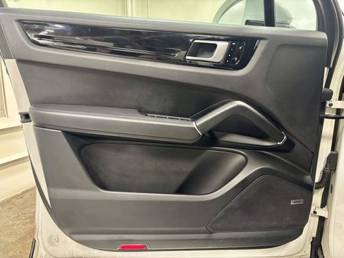 Used 2019 Porsche Cayenne AWD/4WD image 12