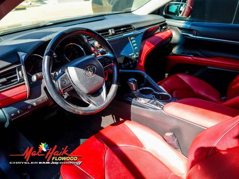 Used 2020 Toyota Camry XSE image 3