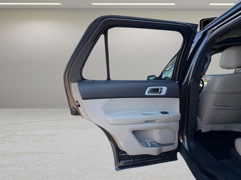 Used 2015 Ford Explorer XLT w/ Equipment Group 202A image 41