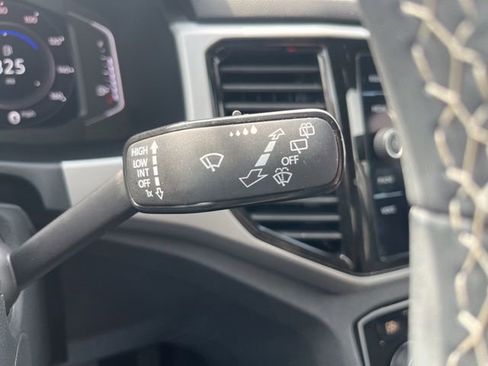 Used 2022 Volkswagen Atlas Cross Sport SE w/ Panoramic Sunroof Package image 19