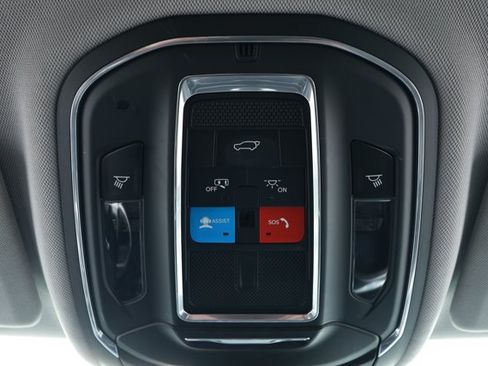 Used 2022 Jeep Grand Cherokee Laredo w/ Luxury Tech Group I AWD/4WD image 20