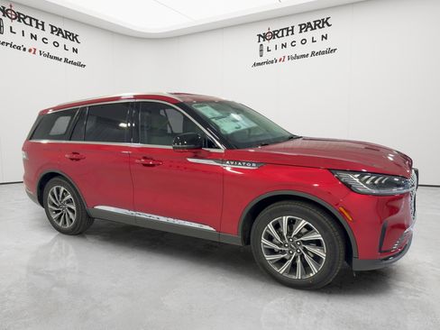 New 2026 Lincoln Aviator 2WD image 3