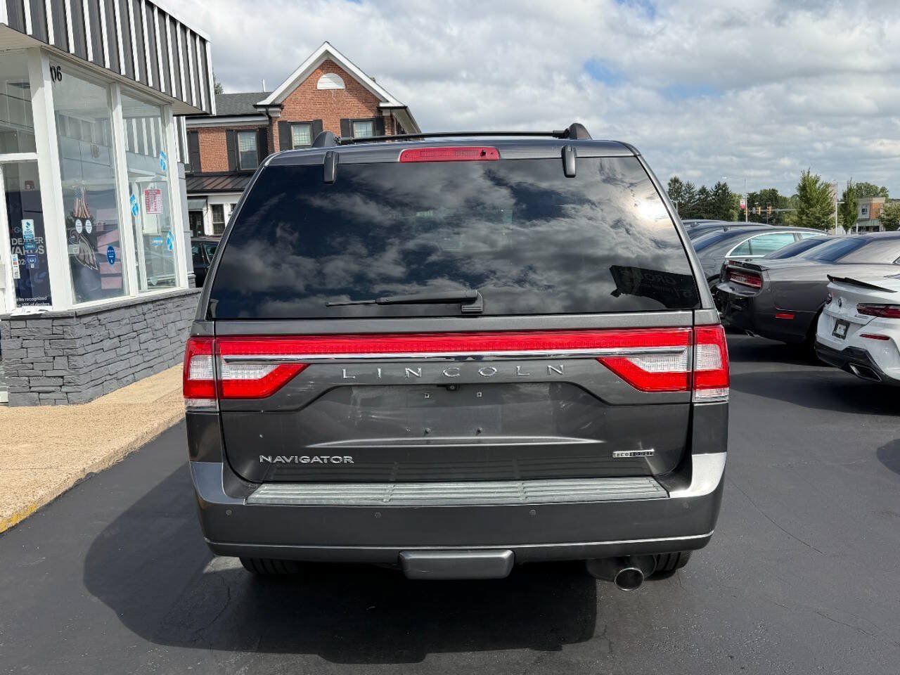 Used 2016 Lincoln Navigator Select RWD image 7