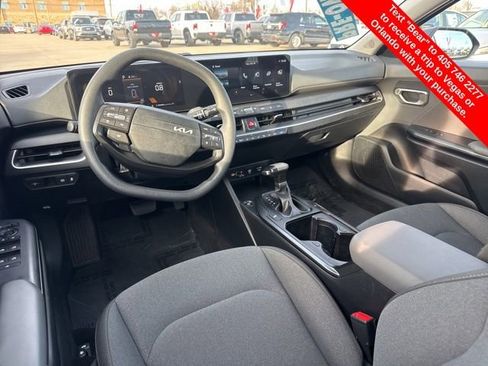Used 2025 Kia K4 LXS image 11