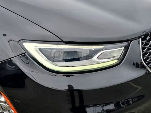 Certified 2024 Chrysler Pacifica Touring-L image 31