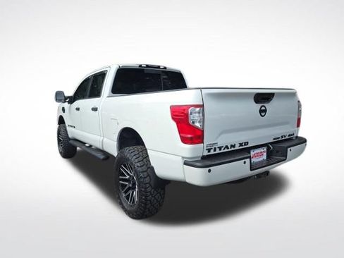 Used 2019 Nissan Titan SV w/ SV Convenience Package AWD/4WD image 3