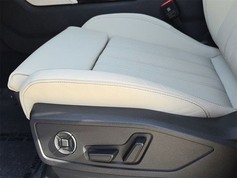 New 2025 Audi Q5 Prestige image 17