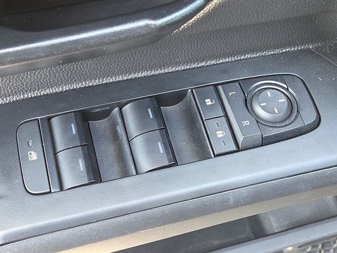 Used 2024 Toyota Tacoma SR image 19