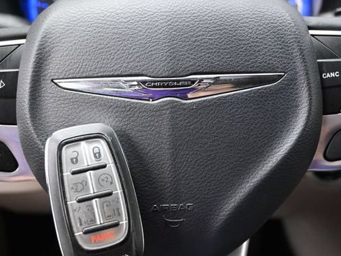 Certified 2022 Chrysler Pacifica Touring-L AWD/4WD image 48