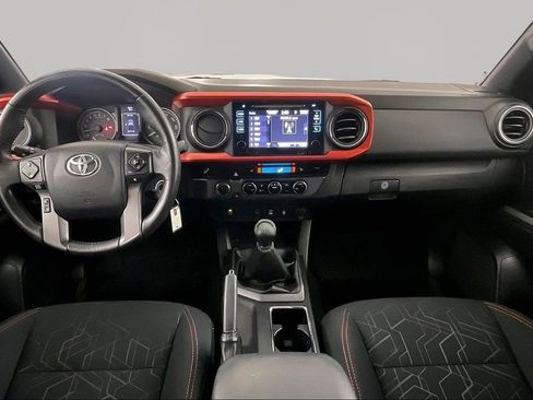 Used 2017 Toyota Tacoma TRD Off-Road w/ Premium & Technology Package AWD/4WD image 7