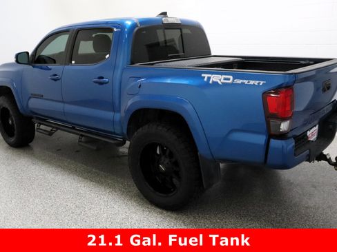 Used 2018 Toyota Tacoma TRD Sport w/ Technology Package image 9