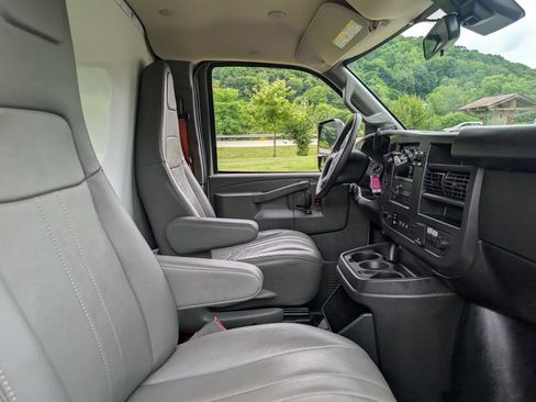 Used 2024 Chevrolet Express 3500 w/ Power Convenience Package RWD image 21