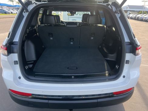 Used 2024 Jeep Grand Cherokee Altitude RWD image 43