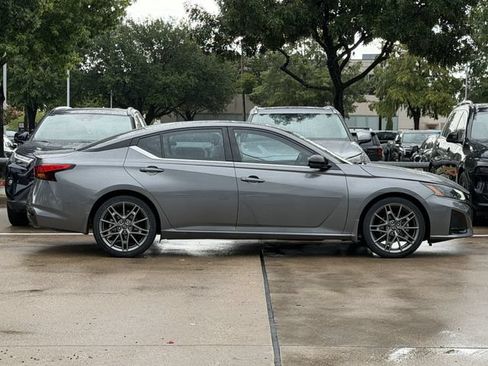 Used 2023 Nissan Altima 2.0 SR FWD image 3