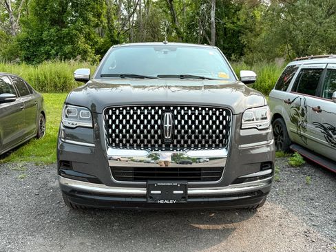 Used 2024 Lincoln Navigator Black Label AWD/4WD image 2