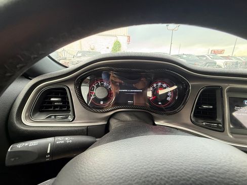 Used 2022 Dodge Challenger R/T w/ Driver Convenience Group RWD image 20