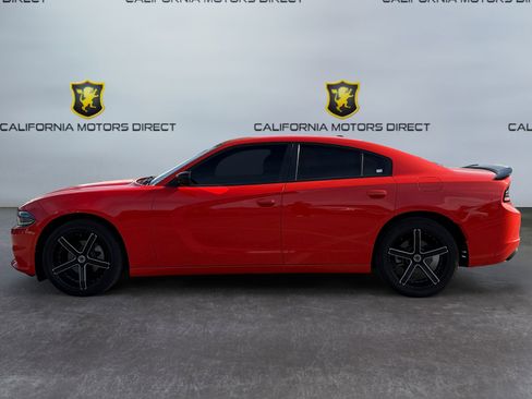 Used 2021 Dodge Charger SXT w/ Blacktop Package image 2